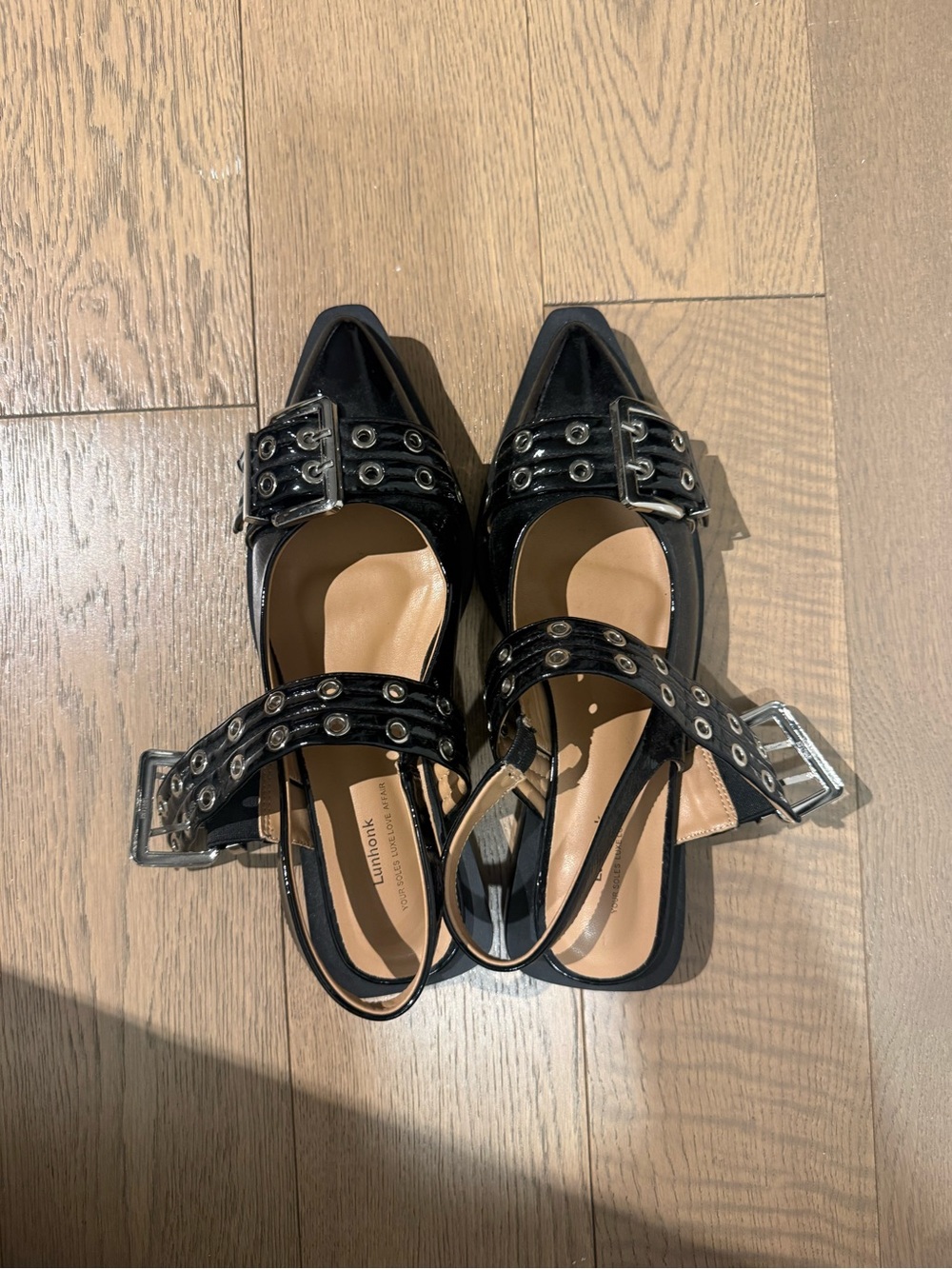 Source Unknown Black Pointed Buckle Flats with Grommet Straps/ size 39